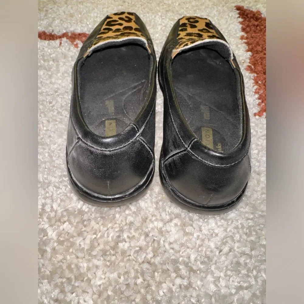 Clarks Collection Bayou Leather and Leopard Horse Hair Loafers- NWOT 5